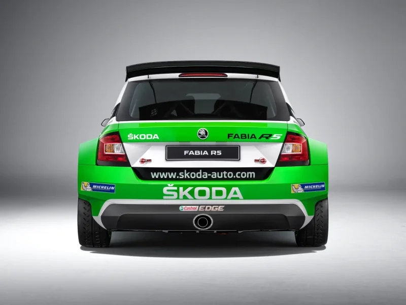 Шкода Fabia r5