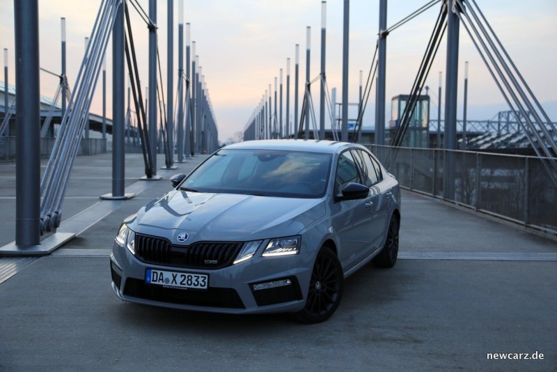 Škoda Octavia 2018 белая