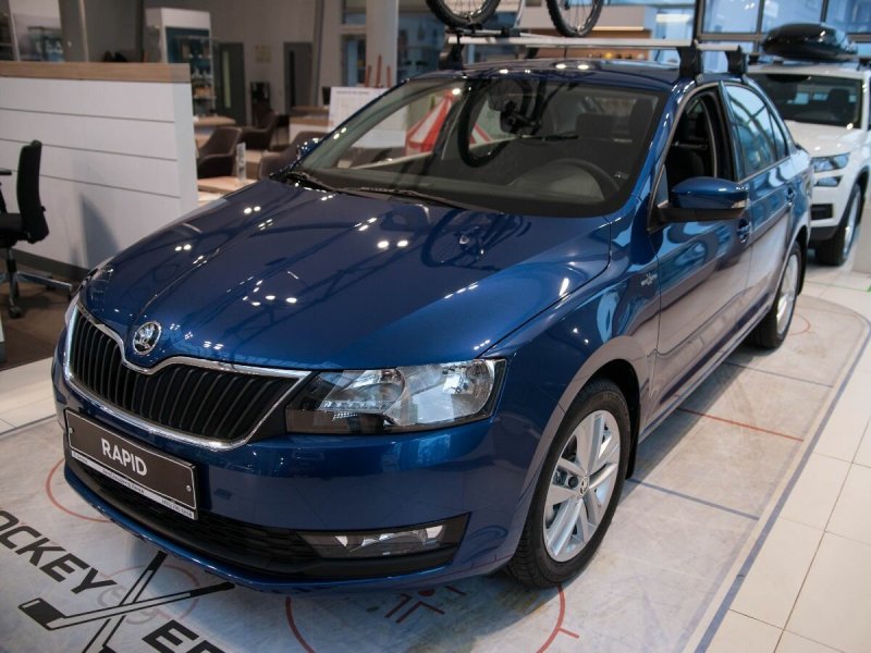 Skoda Rapid 2019 синий