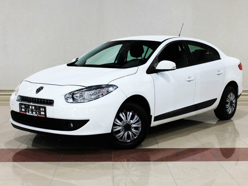 Renault Fluence 2009-2017 белый фон