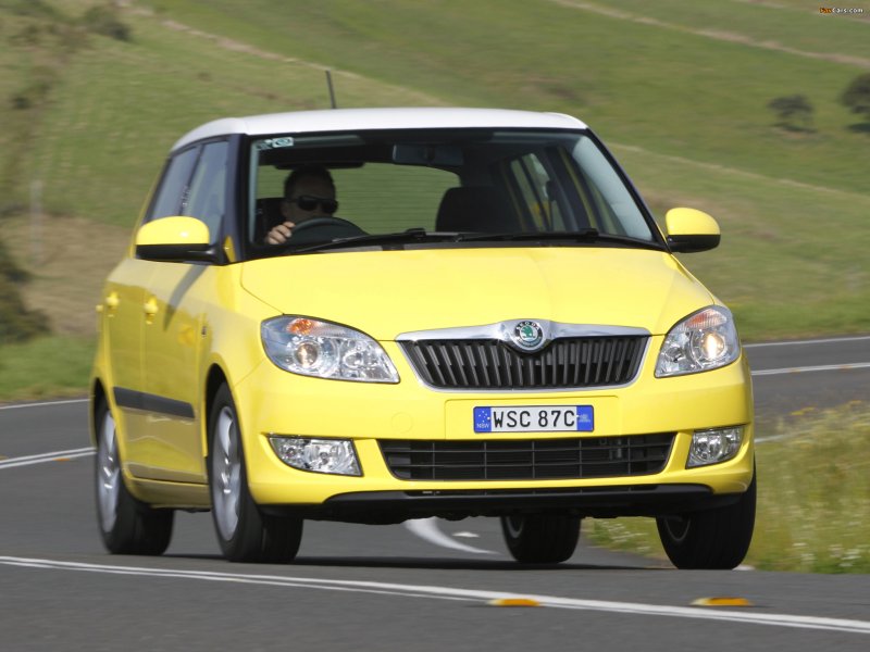 Skoda Fabia желтая