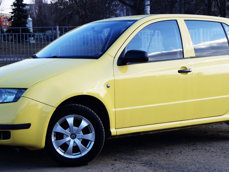 Škoda Fabia 1 2004 жёлтый