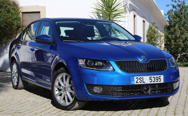 Skoda Octavia a7 синяя