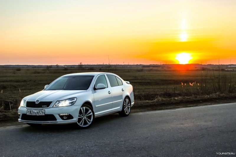 Skoda Octavia a5 RS белая