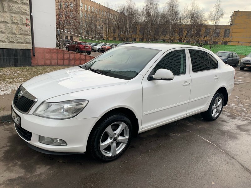 Skoda Octavia 2012 белая