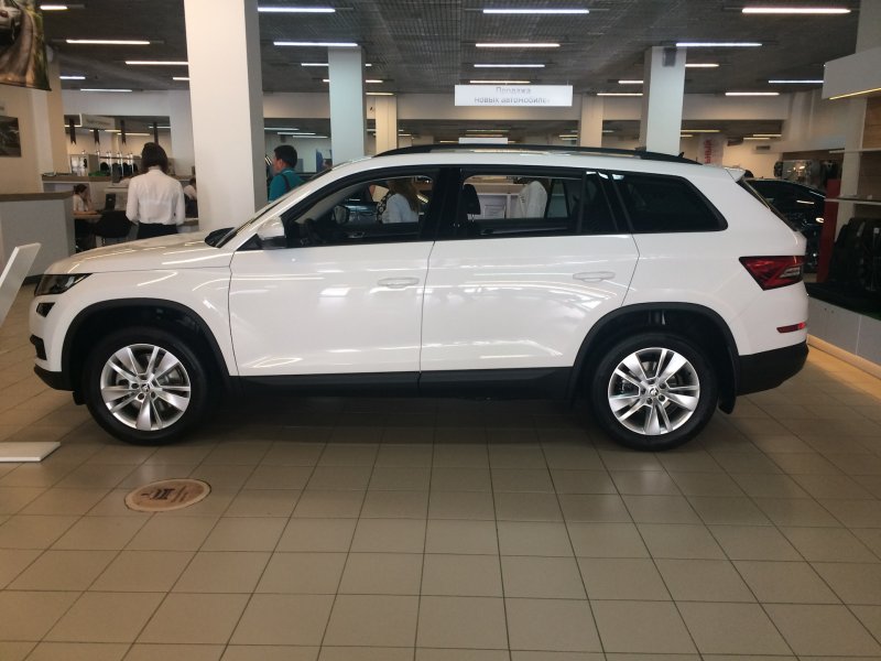 Pure White Skoda Kodiaq