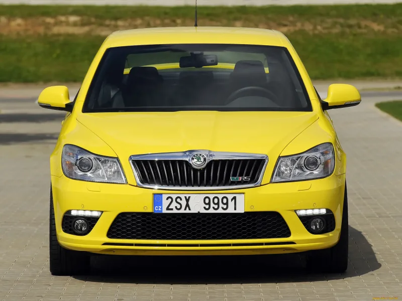 Škoda Fabia желтая