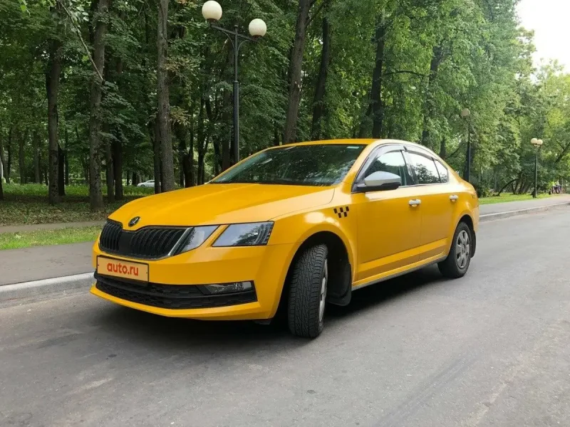 Skoda Rapid желтый