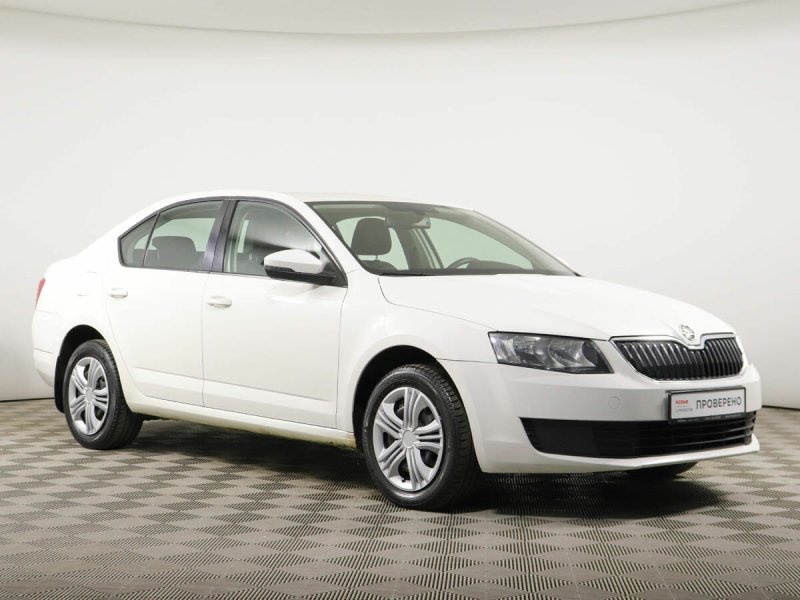 Skoda Octavia 2022 белая