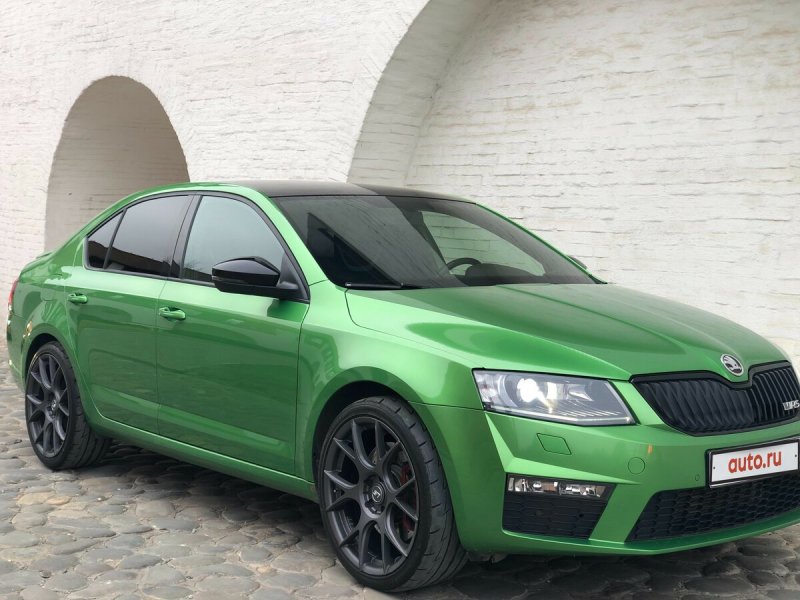 Skoda Octavia RS 2 поколение в изумрудном цвете