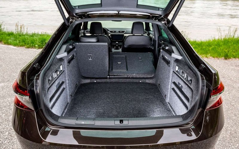 Skoda Superb Combi 2020 багажник