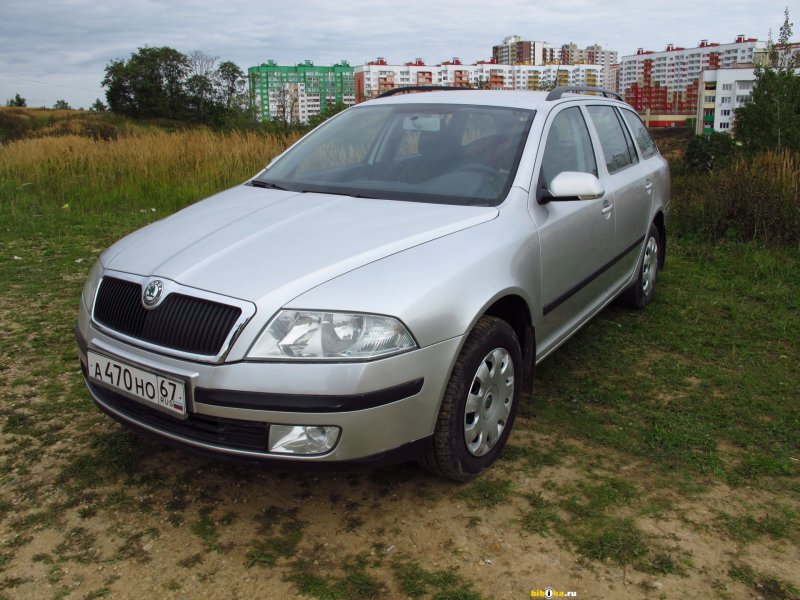 Skoda Rapid зеленая