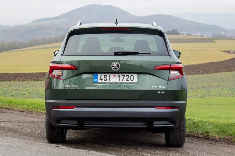 Skoda Karoq сзади