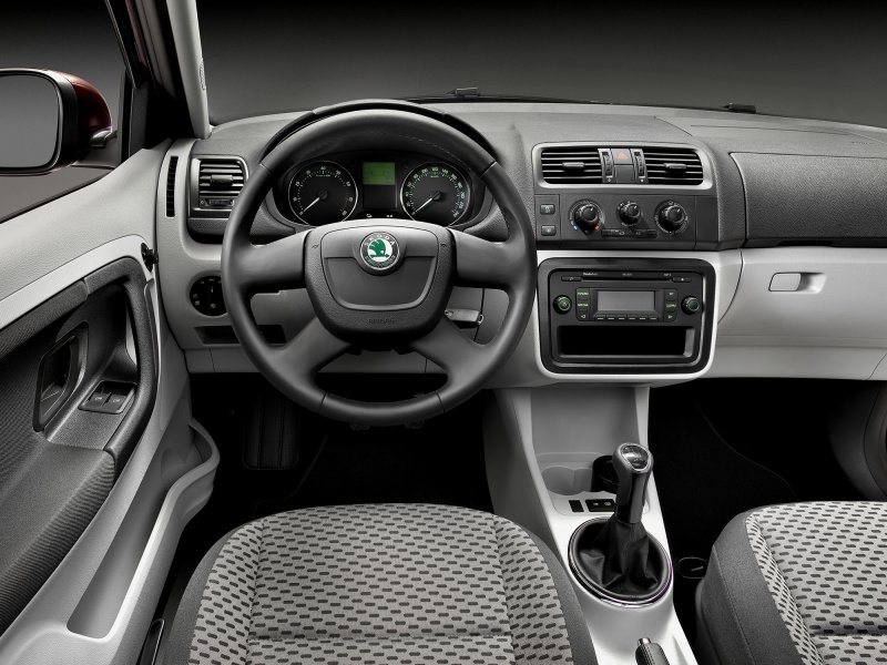 Skoda Fabia 2014 универсал салон