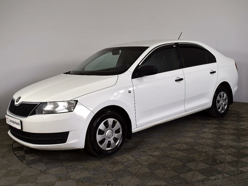 Skoda Rapid белый