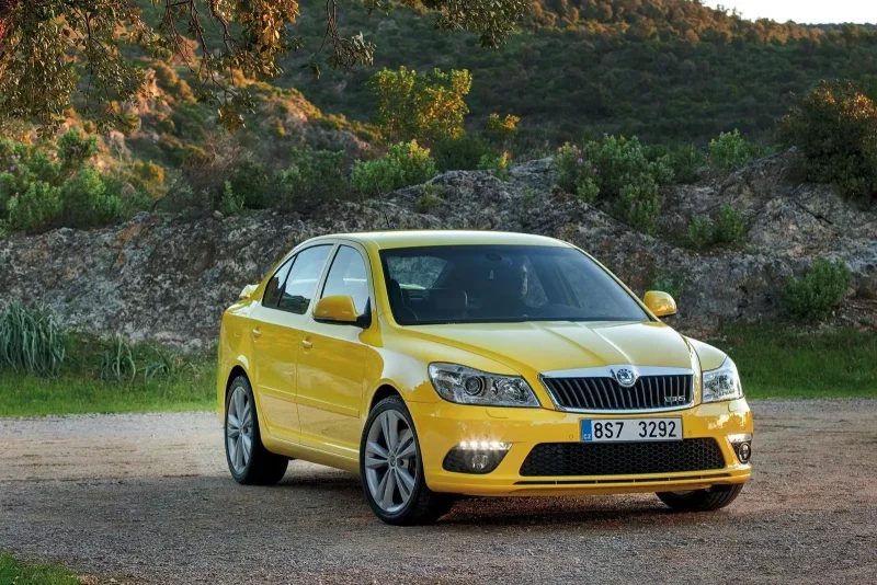 Skoda Octavia a8 красная