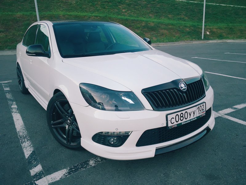 Skoda Octavia a5 RS White