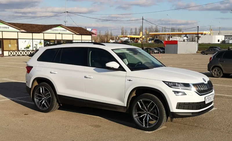 Skoda Kodiaq белый r19