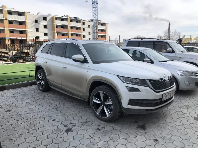 Skoda Kodiaq белый r19