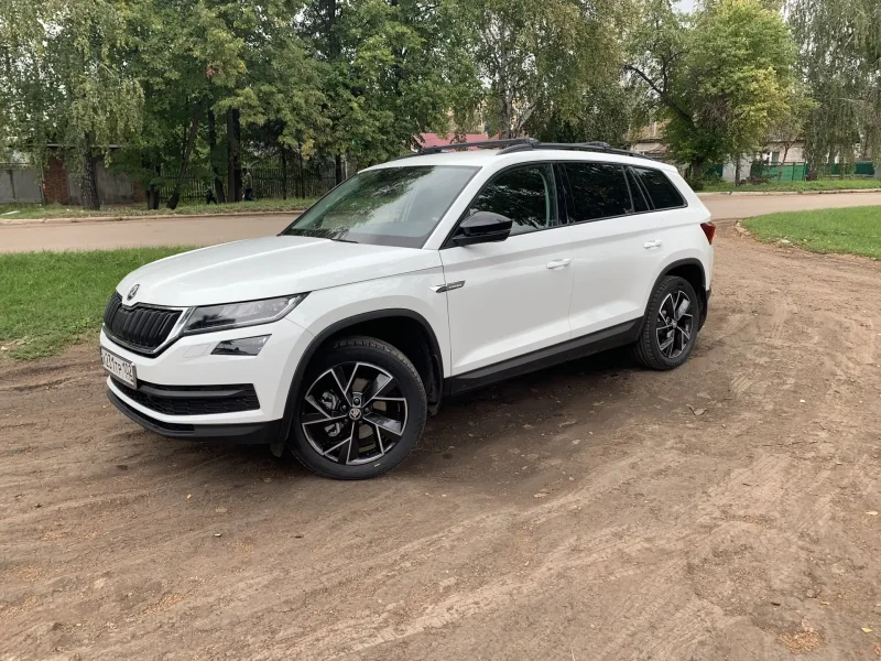 Skoda Kodiaq белый r19