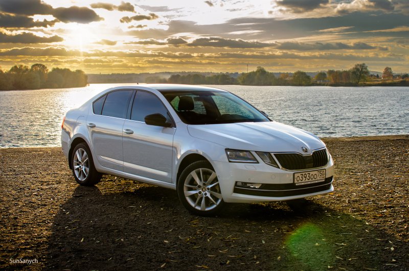 Skoda Octavia a7 Рестайлинг белая