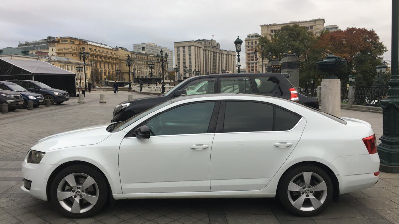 Skoda Octavia a7 FL белая