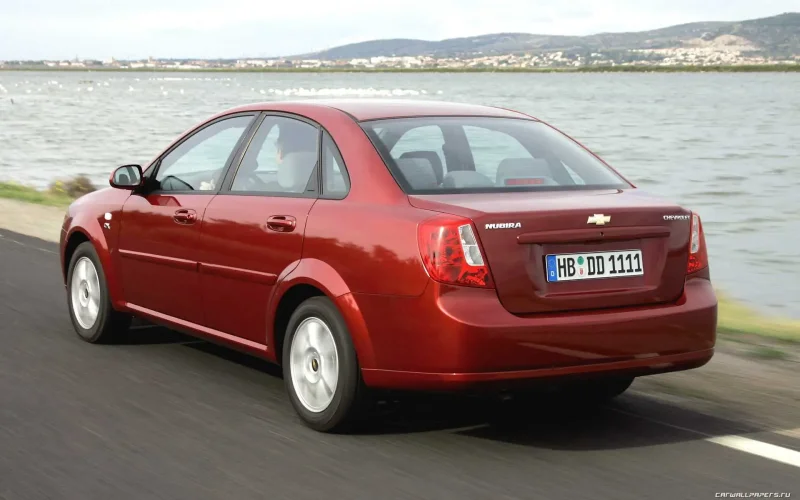 White Lacetti 2