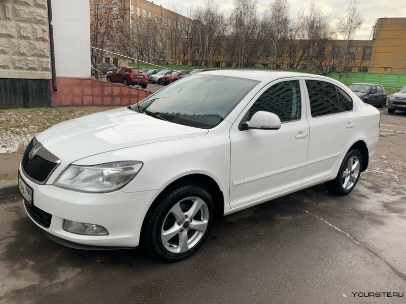 Škoda Octavia 2018 белая