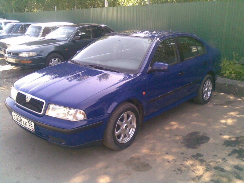 Škoda Octavia 1996 синяя