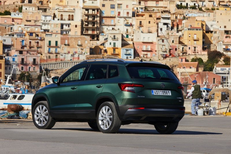 Skoda Karoq зеленый