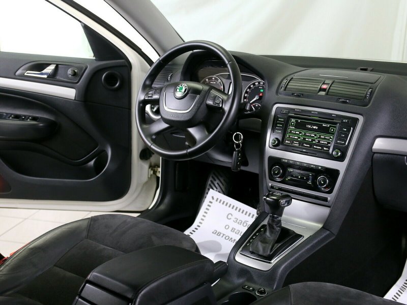 Skoda Octavia 2010 Interior