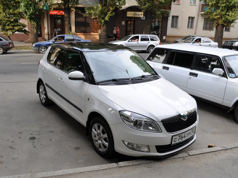 Skoda Fabia 2 белая