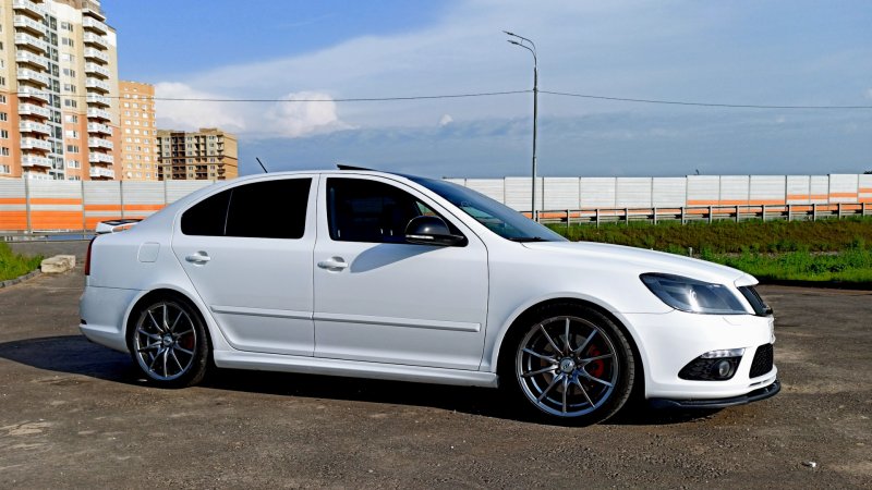 Skoda Octavia a5 RS White