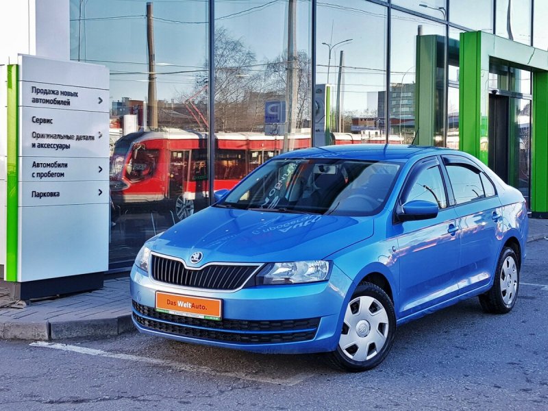 Skoda Rapid 2014 синяя