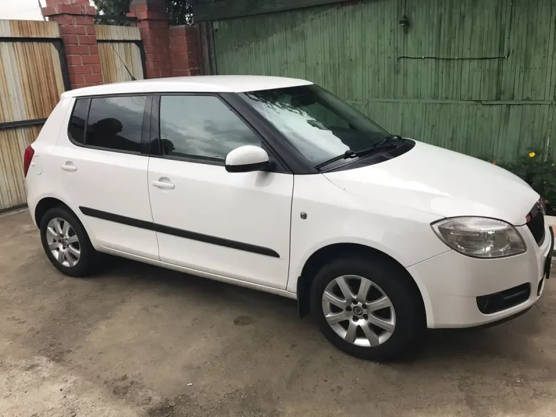 Skoda Fabia 2008 белая