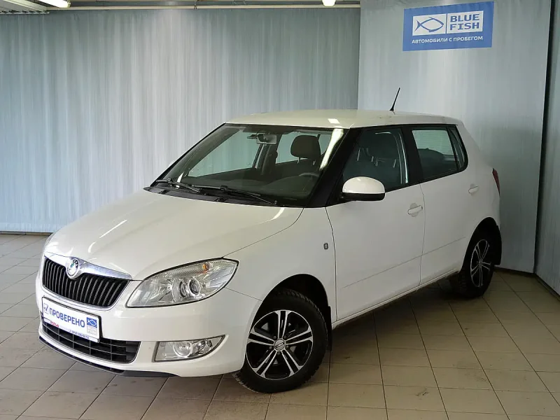 Škoda Fabia белая