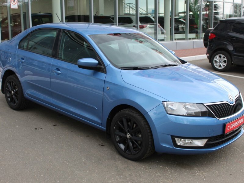 Škoda Rapid голубая