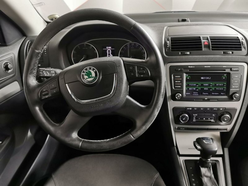 Skoda Octavia a5 черный салон