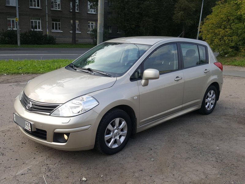 Nissan Tiida Hatchback (c12)