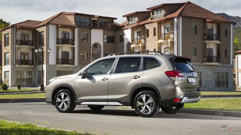 Subaru Forester 2014 красная