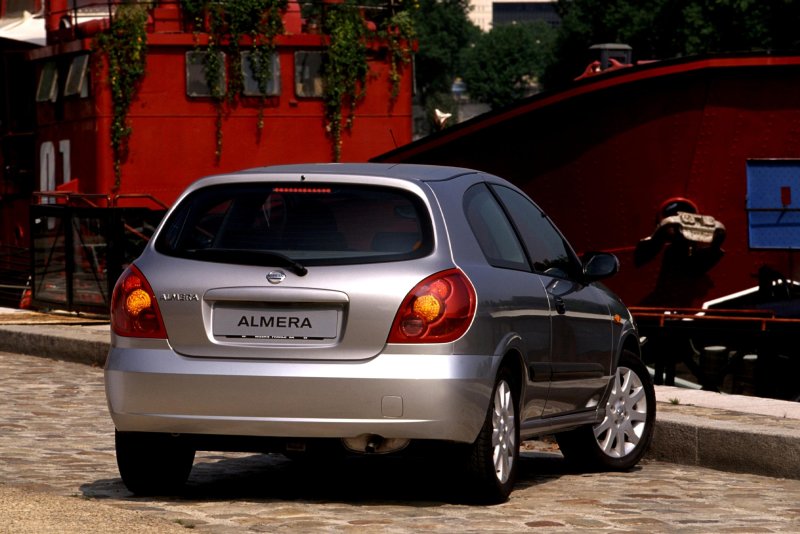 Nissan Almera хэтчбек 2003-2006
