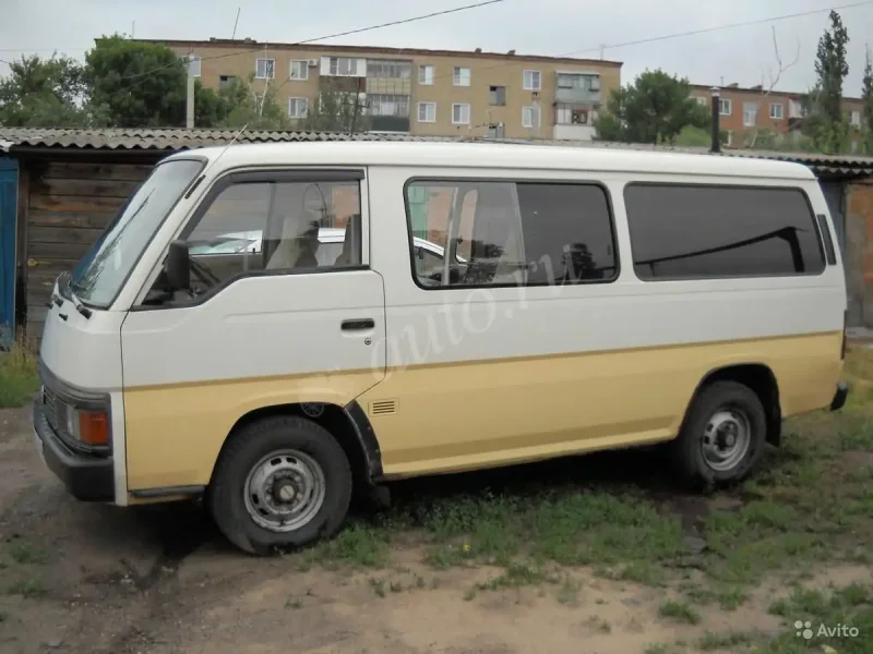 Nissan Urvan III (e24), 1990