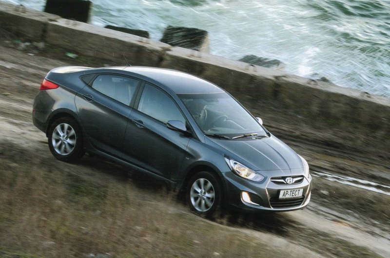 Hyundai Solaris, Peugeot 208