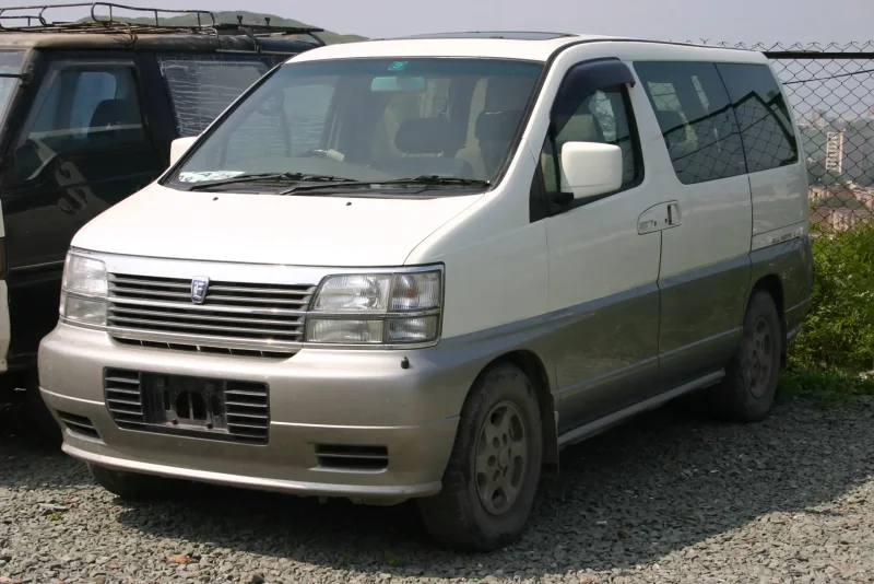 Nissan Elgrand e50 1999