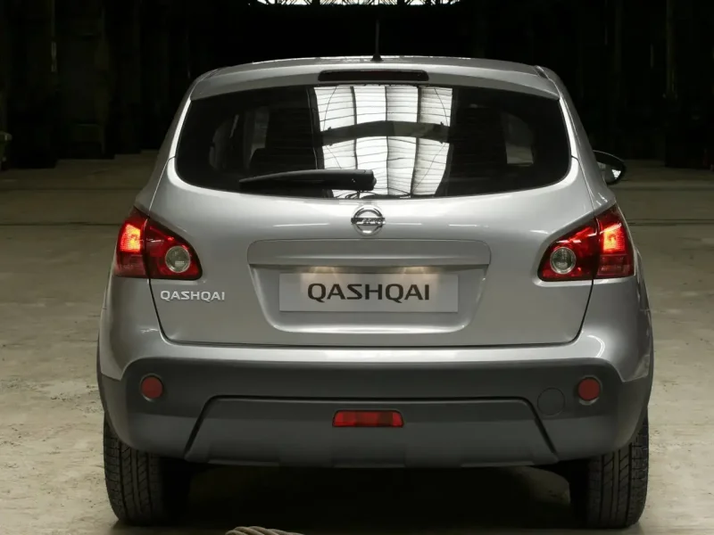 Nissan Qashqai 2010 сзади