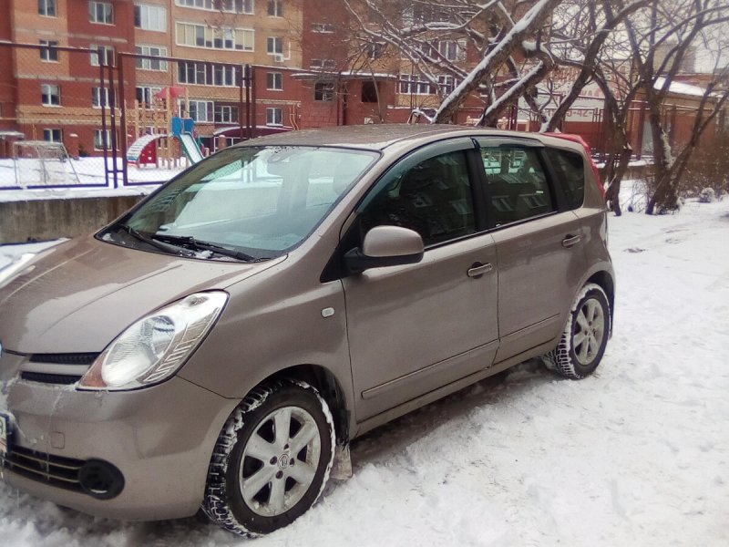 Nissan Note 2008 красный