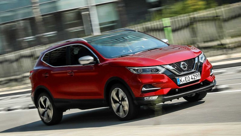 Nissan Qashqai 2018 красный