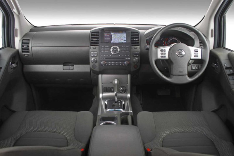 Nissan Navara 2012 салон