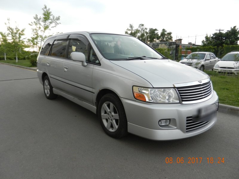 Nissan Bassara 2000