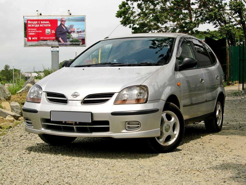 Nissan Almera Tino, 2001 фото
